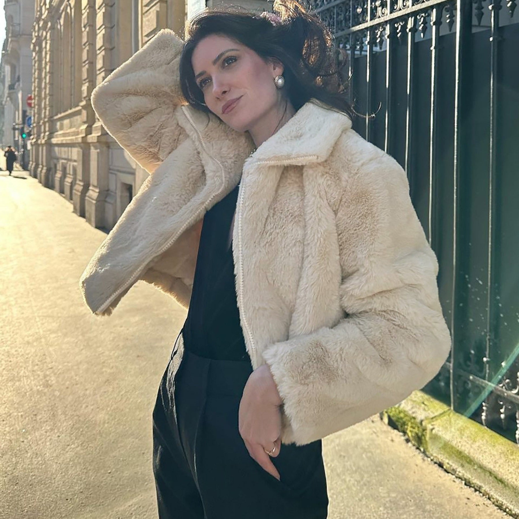 Hot Selling Women's 2024 Autumn and Winter New Fashion Cardigan Lapel Plush Short Long Sleeve Sweatshirt